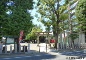 矢口氷川神社社前風景