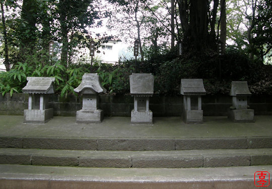 末社石祠